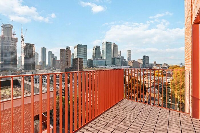 3 Bedroom Apartment To Rent In Quest House, Escapade Place, London, E14