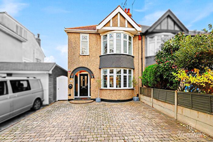 3 Bedroom Semi Detached House For Sale In Thorpedene Gardens, Southend-On-Sea, SS3