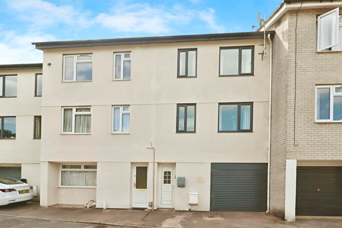3 Bedroom Town House For Sale In Radyr Court Close, Cardiff, CF5