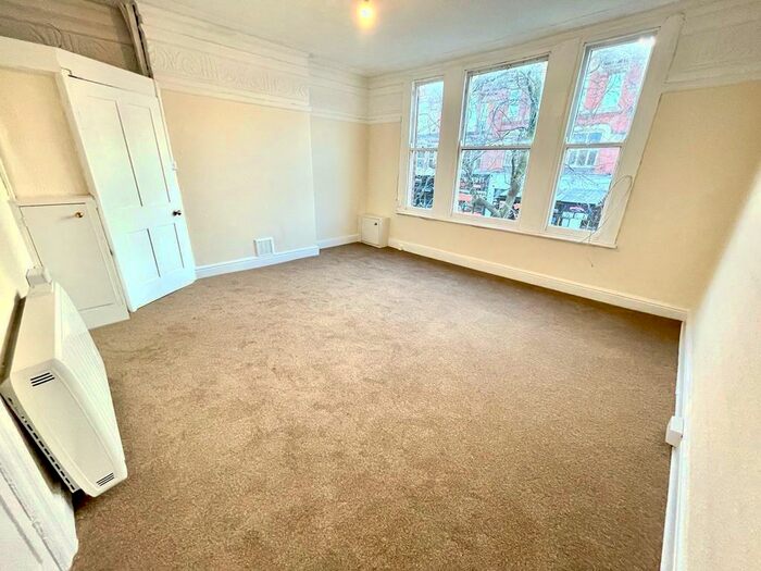 4 Bedroom Flat To Rent In Barlow Moor Road, Chorlton, M21