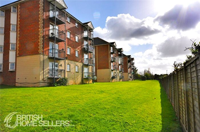 2 Bedroom Flat For Sale In Harrisons Wharf, Purfleet-On-Thames, Essex, RM19