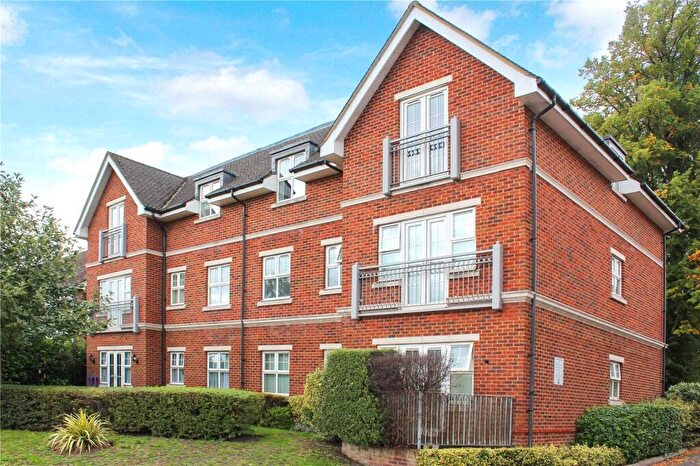 2 Bedroom Flat To Rent In Bramshott Place, Fleet, Hampshire, GU51