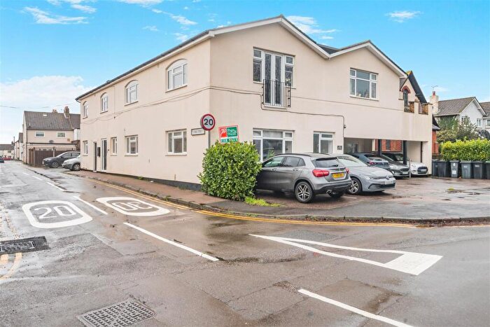 2 Bedroom Apartment For Sale In Cork Street, Eccles, Aylesford, ME20