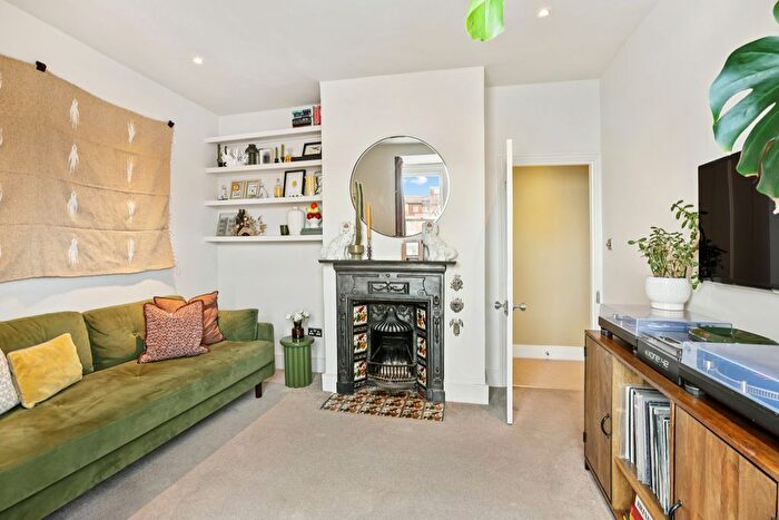 2 Bedroom Flat For Sale In Darwin Road, Ealing, London, W5
