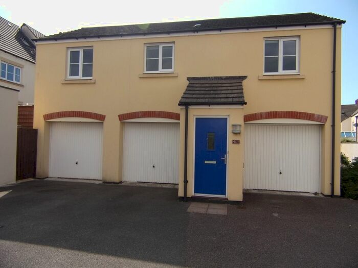 2 Bedroom Flat To Rent In Honeysuckle Gardens, Launceston PL15