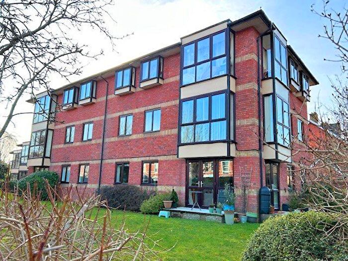 2 Bedroom Flat To Rent In Windsor House, St Andrews Road, Henley-On-Thames, Oxfordshire, RG9