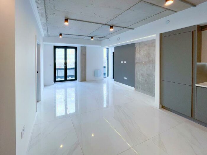 2 Bedroom Apartment To Rent In Apt . :: One Silk Street, M4