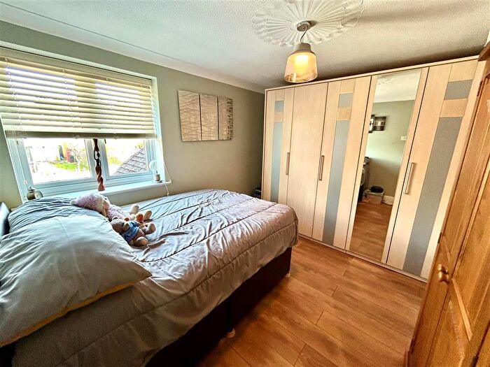 4 Bedroom Detached House For Sale In Lower Hartlip Road, Hartlip, Sittingbourne, Kent, ME9