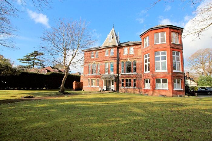 2 Bedroom Flat For Sale In The Ridge, Woking, Surrey, GU22