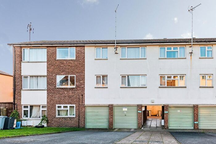 3 Bedroom House For Sale In Lowell Place, Witney, OX28