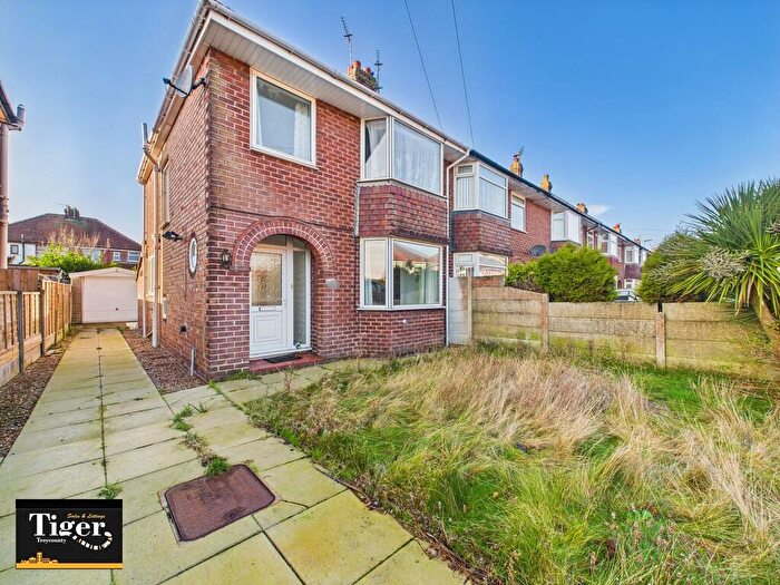 3 Bedroom Semi Detached House For Sale In Ravens Close, Blackpool, FY3