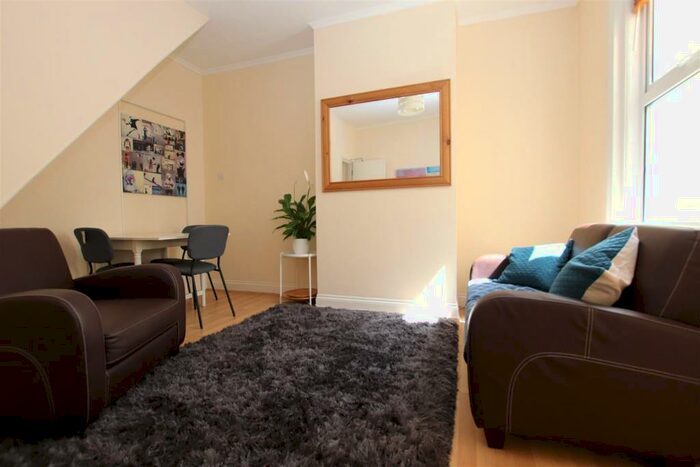 3 Bedroom Terraced House To Rent In South View Road, BA2