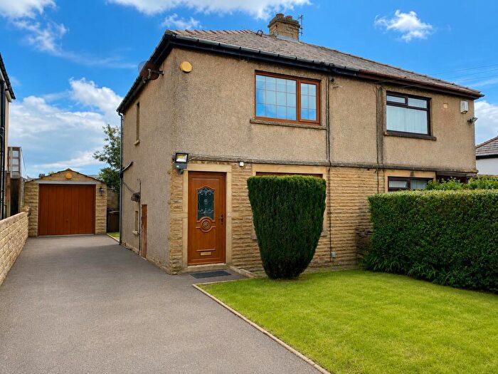 2 Bedroom Semi Detached House For Sale In Barmby Place, Undercliffe, Bradford, BD2