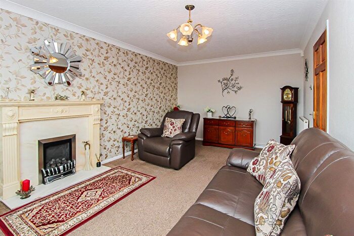 2 Bedroom Bungalow For Sale In Ash Brow, Flockton, Wakefield, WF4