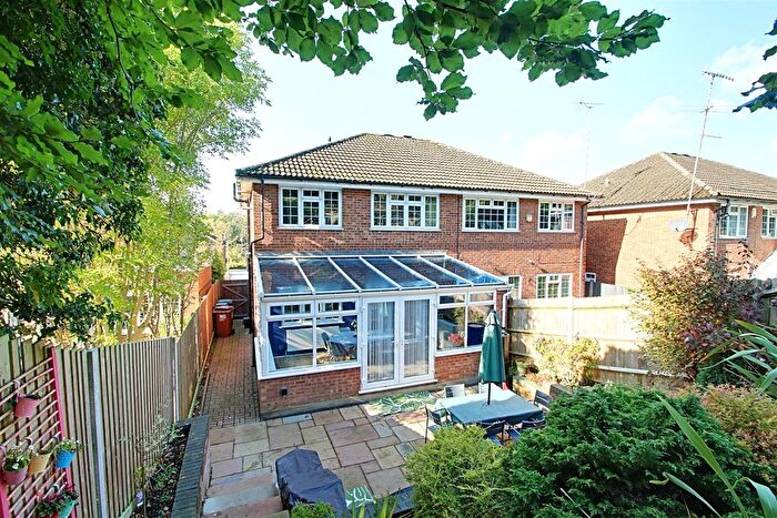 4 Bedroom Semi-Detached House For Sale In The Maltings, Hunton Bridge, Kings Langley, WD4