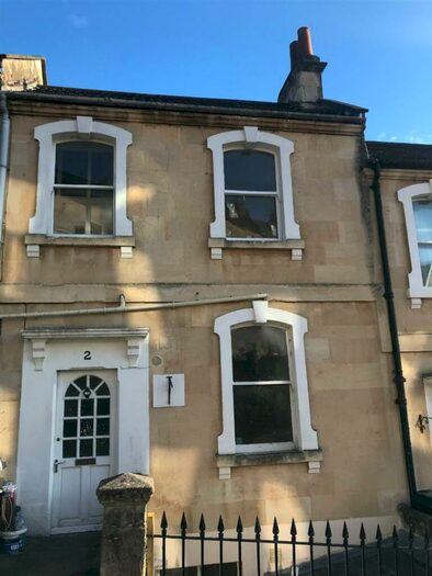 4 Bedroom House To Rent In Belgrave Crescent, BA1