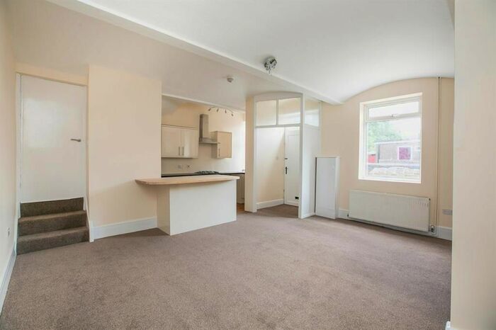 3 Bedroom Property To Rent In St Stephens Terrace, St Stephens Street, Halifax, HX3