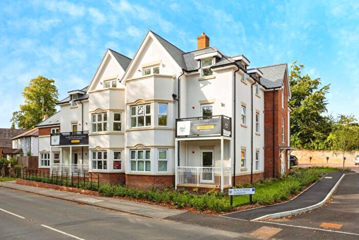 1 Bedroom Flat For Sale In Tillingbourne Gardens, Gomshall, Guildford, Surrey, GU5