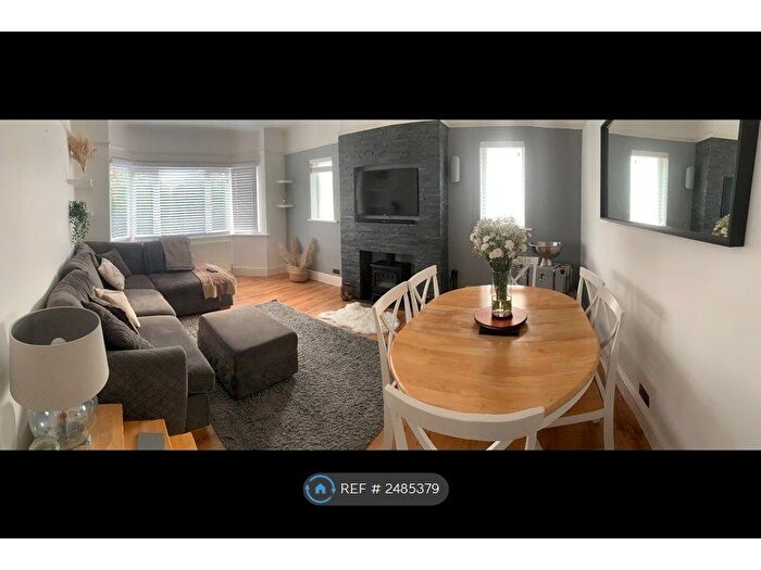 2 Bedroom Flat To Rent In Cooper Dean Drive, Bournemouth, BH8