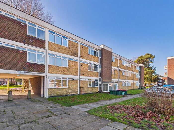 2 Bedroom Flat To Rent In Ifield Drive, Crawley, RH11