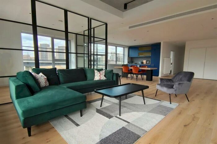 2 Bedroom Apartment To Rent In Douglass Tower, Goodluck Hope Walk, E14