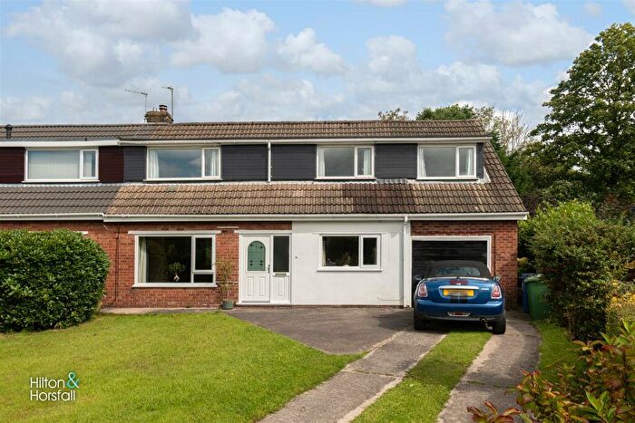 3 Bedroom Semi-Detached House For Sale In Wallhurst Close, Worsthorne, BB10