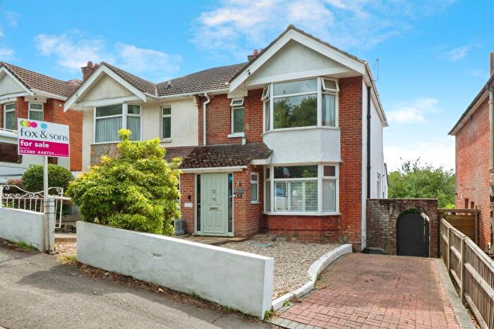 3 Bedroom Semi-Detached House For Sale In Castle Road, Southampton, SO18