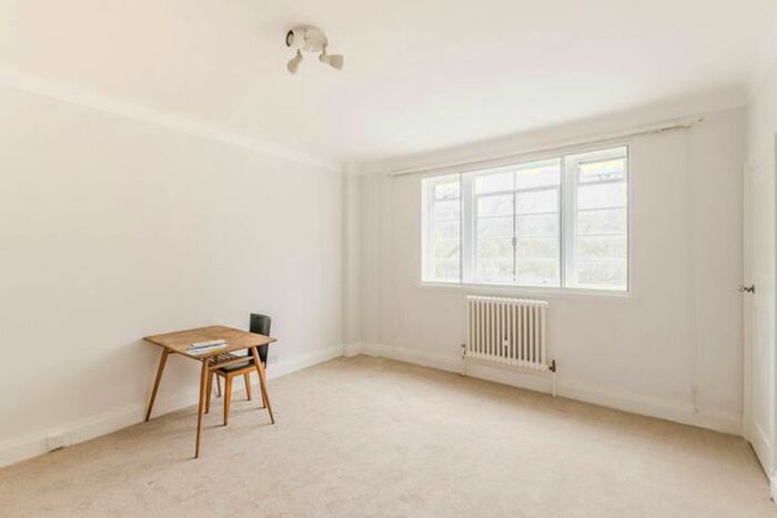 Studio To Rent In Tavistock Court, Euston, London, WC1H