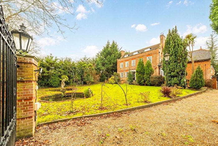 6 Bedroom House To Rent In London Road, Wallington, SM6