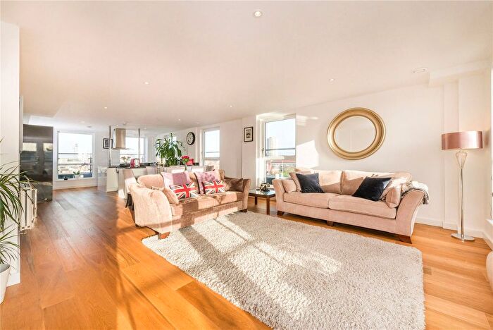 3 Bedroom Flat For Sale In Lighterage Court, High Street, TW8