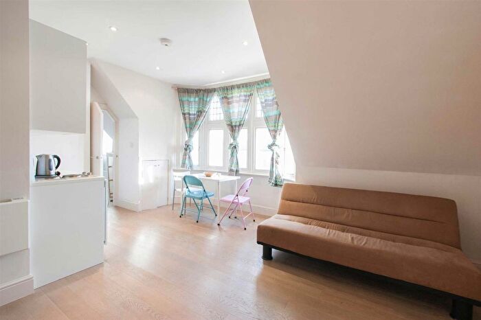 1 Bedroom Flat To Rent In Uxbridge Road, London, W12