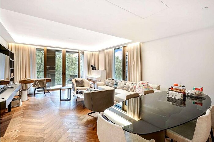 2 Bedroom Flat To Rent In Belvedere Gardens, Belvedere Road, London, SE1