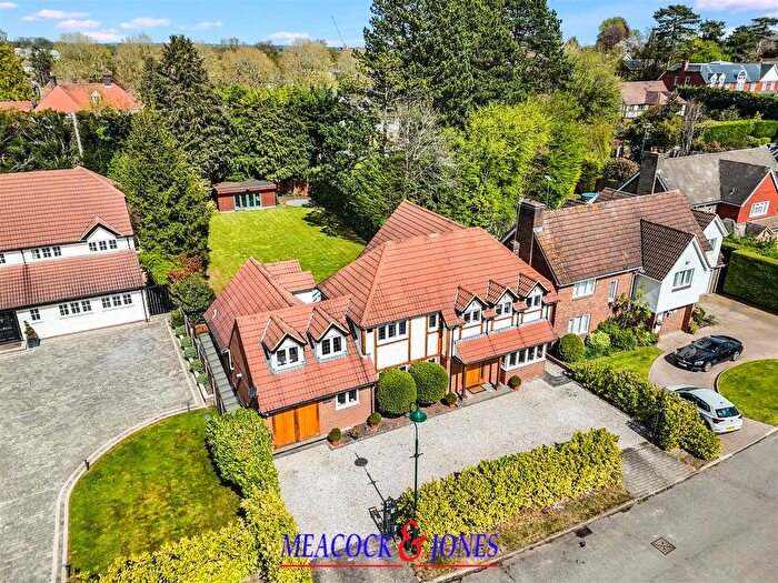 5 Bedroom Detached House For Sale In Longaford Way, Hutton Mount, Brentwood, CM13