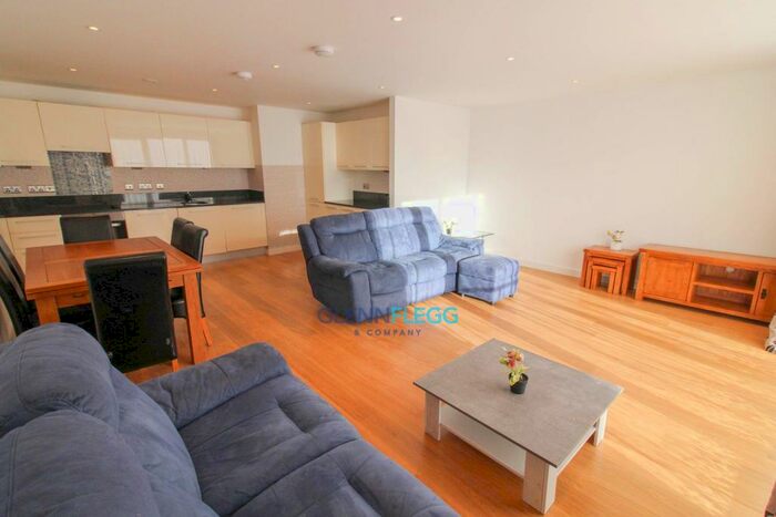 2 Bedroom Flat To Rent In Railway Terrace, Slough, SL2