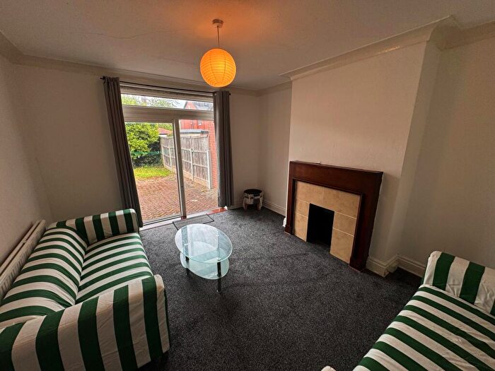 4 Bedroom House To Rent In St. Annes Road, Leeds, LS6