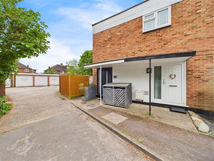 2 Bedroom Maisonette To Rent In Devoke Way, Walton-On-Thames, KT12