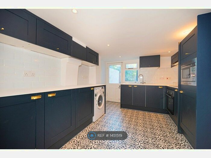3 Bedroom Terraced House To Rent In Hazelbury Road, London, SW6