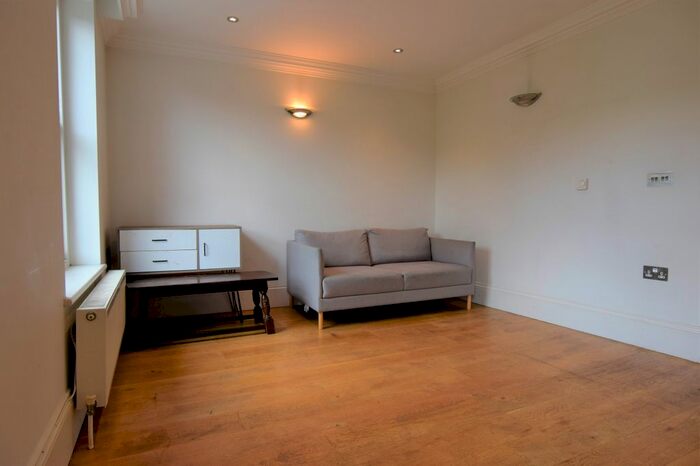 2 Bedroom Flat To Rent In Petherton Road, London, Newington Green, N5