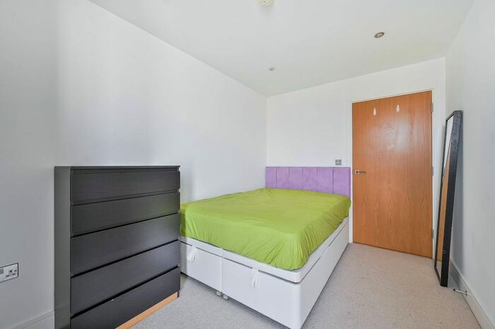 2 Bedroom Flat For Sale In Dowells Street, Greenwich, London, SE10