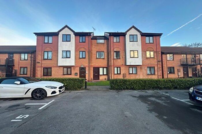 1 Bedroom Flat To Rent In Woodford Court, Gloucester, GL4
