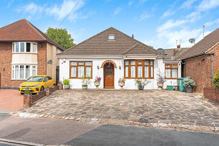 4 Bedroom Bungalow For Sale In St. Albans Road, Watford, Hertfordshire, WD25