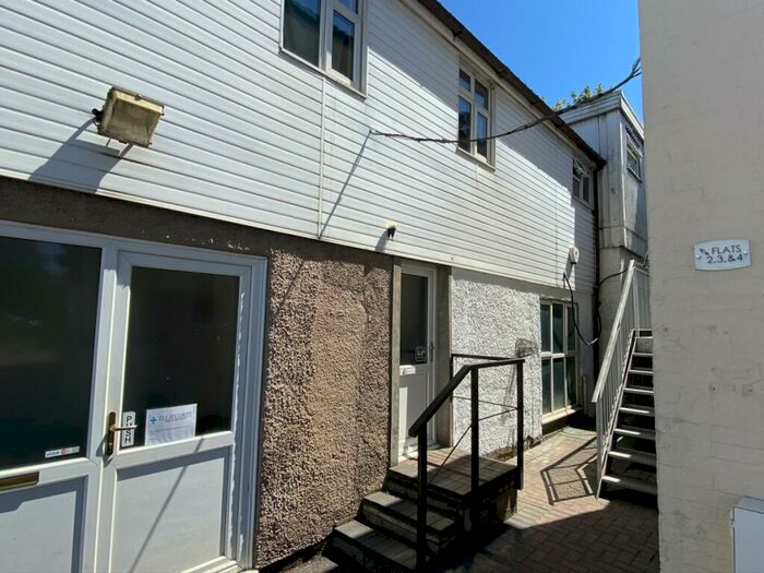 2 Bedroom Flat To Rent In High Street, Totton, SO40