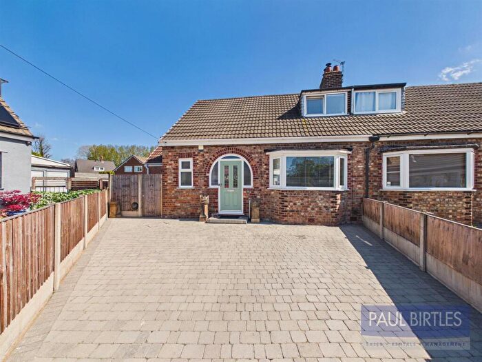 4 Bedroom Semi Detached House For Sale In Woodlands Avenue, Flixton, Trafford, M41