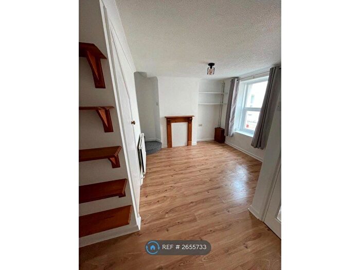 3 Bedroom Terraced House To Rent In Richmond Place, Truro, TR1