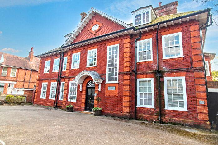 2 Bedroom Apartment For Sale In St. Winifreds Road, Bournemouth, BH2