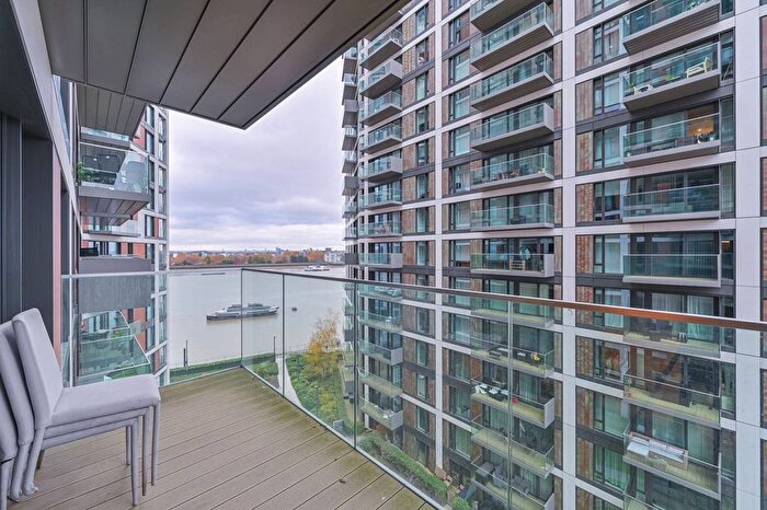 2 Bedroom Flat For Sale In Duke Of Wellington, Woolwich Riverside, London, SE18