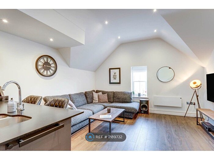 2 Bedroom Flat To Rent In Highfield Hall, Bournemouth, BH1