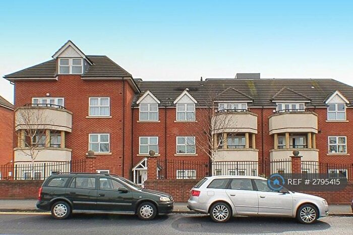 2 Bedroom Flat To Rent In Merrion Court, Ruislip, HA4