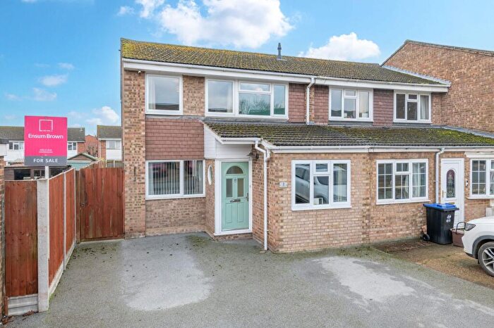 3 Bedroom End Of Terrace House For Sale In Milton Close, Royston, SG8