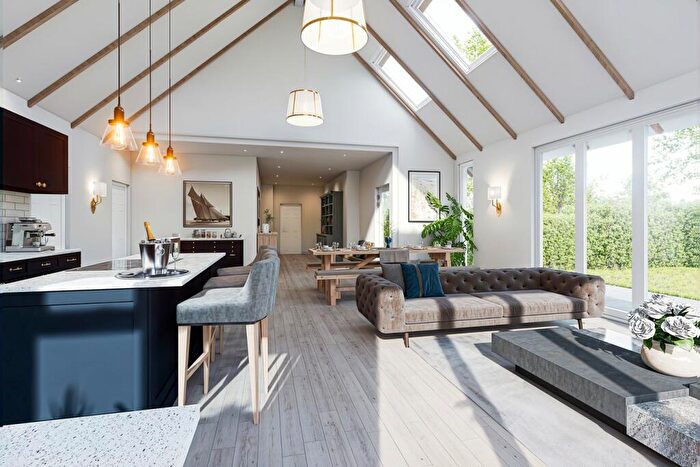 6 Bedroom Semi-Detached Villa For Sale In Queens Road, Lyndhurst, SO43